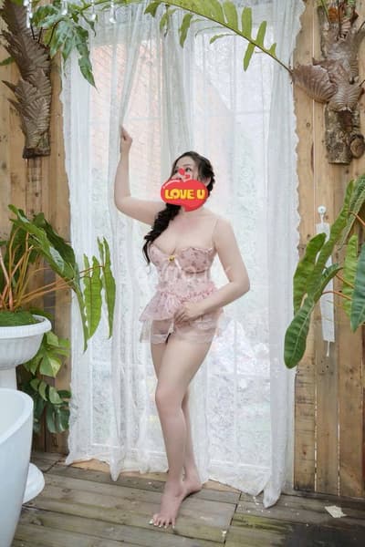 Phương Trang - Vú to'Bướm mướt, yêu chiều khách