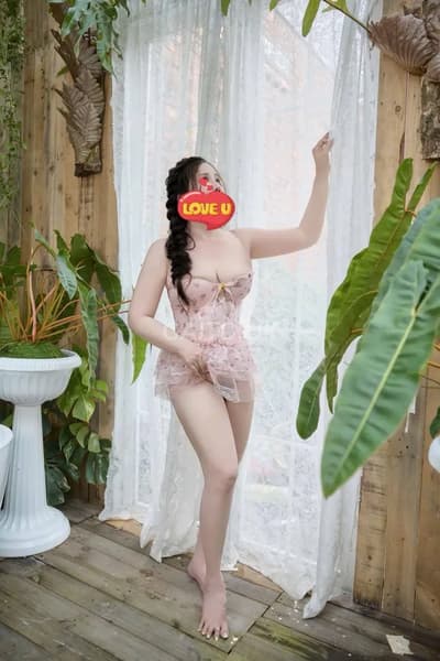 Phương Trang - Vú to'Bướm mướt, yêu chiều khách