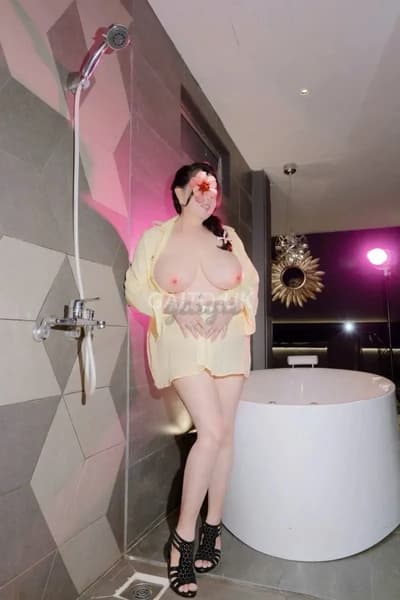Diễm My-sever cực đỉnh trong tầm giá, ngực bự