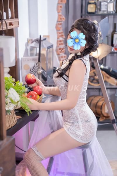 BÉ LAN XINH XẮN THÂN THIỆN TÌNH CẢM