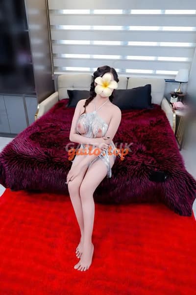 Kim Ngân:Xinh Gái, Dễ Thương Dịu Dàng, Vui Vẻ, Nhiệt Tình 