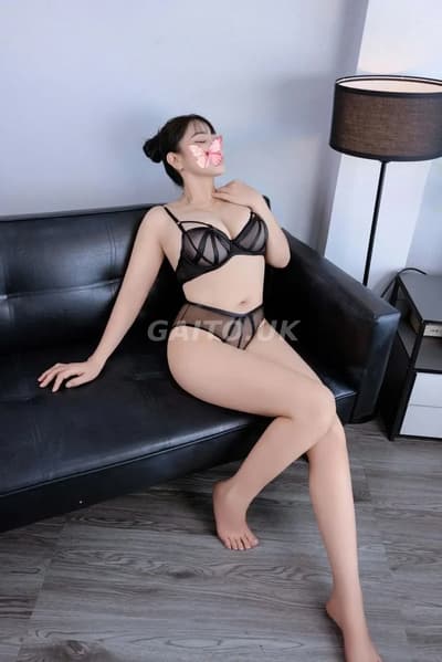 Nguyệt Linh - Ngực to mông nảy nhiệt tình chiều khách làm tình tuyệt đỉnh
