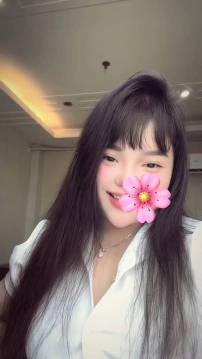 YẾN NHI XINH XẮN VÚ TO KẸP XÚC XÍCH SEXY DÂM CHIỀU KHÁCH HÀNG