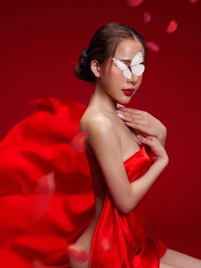 LUNA ❤️ Khuôn mặt xinh đẹp, body dẹp, vú mông căng đét