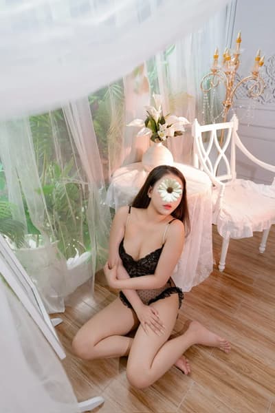 UYỂN NHI - MASSAGE FUCKEM GÁI 2K5 MẶT XINH LẦN ĐẦU LÊN SÓNG 