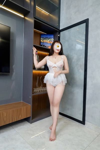 THUỲ TRANG 2K3 - BÉ CÓ CẶP VÚ CĂNG ĐẨY BAO MÚT VÀ BÍM CĂNG MỌNG BAO VÉT 