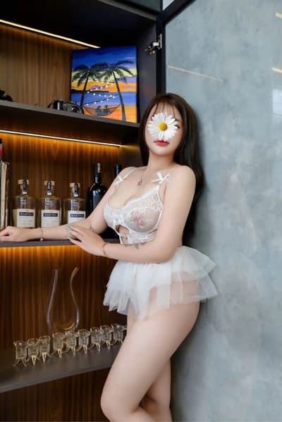 THUỲ TRANG 2K3 - BÉ CÓ CẶP VÚ CĂNG ĐẨY BAO MÚT VÀ BÍM CĂNG MỌNG BAO VÉT 