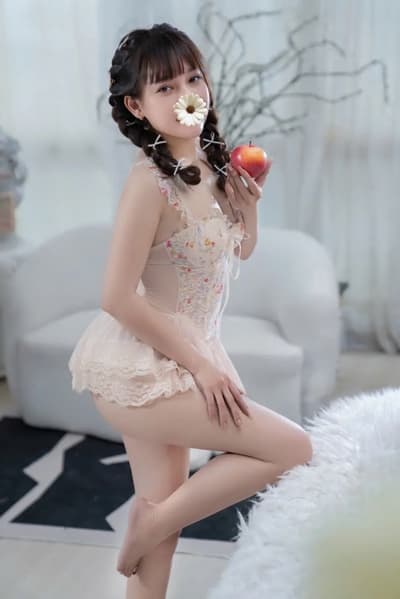 BÉ QUỲNH- EM GÁI NHÍ NHẢNH HỔN NHIÊN ĐÁNG YÊU