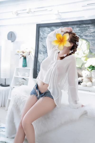 Én Phạm- Nhiệt tình, chiều khách mọi tư thế