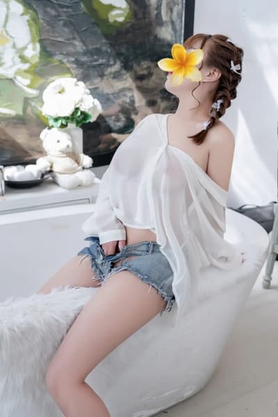 Én Phạm- Nhiệt tình, chiều khách mọi tư thế