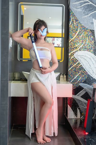 TUỆ NHI ⭐XINH ĐẸP VÚ BỰ MỘNG NƯỚC CHIỀU CHUỘN