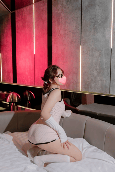 LINH NHi 2K1 FACE CỰC XINH VÀ BODY CỰC NUỘT LẦN ĐẦU TIÊN LÊN SÓNG