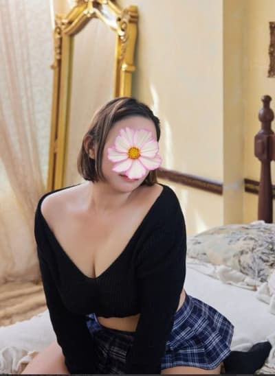 Thúy Vy- cô nàng ngực khủng thân thiện