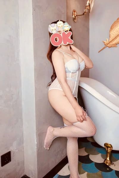 Poster  xem video Diễm My - Vú To, Bướm đẹp, tươi mát
