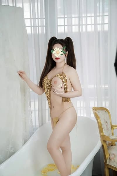 THẢO JENNY EM GÁI XINH XẮN NÕN NÀ CHIỀU KHÁCH