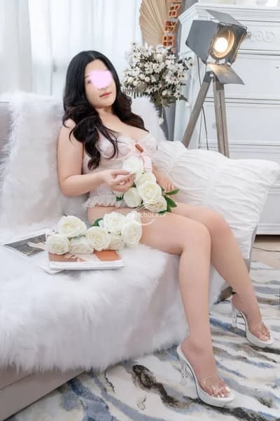 LILY CÔ EM SĂN CHẮC TÌNH CẢM NHẸ NHÀN