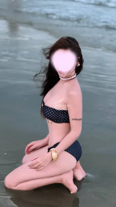 UYÊN LINH