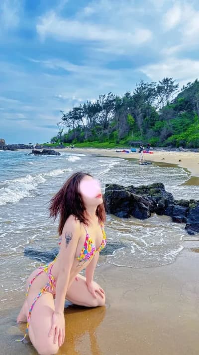 UYÊN LINH