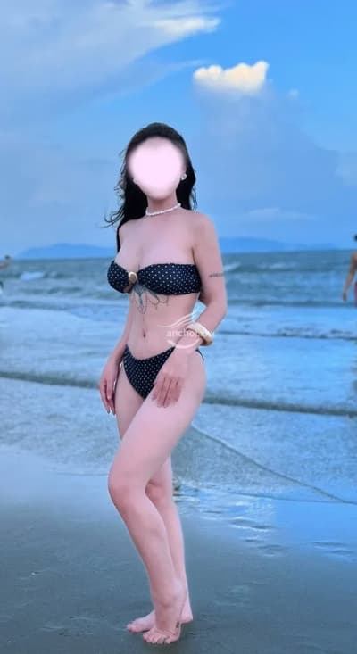UYÊN LINH