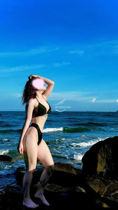 UYÊN LINH