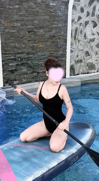 UYÊN LINH