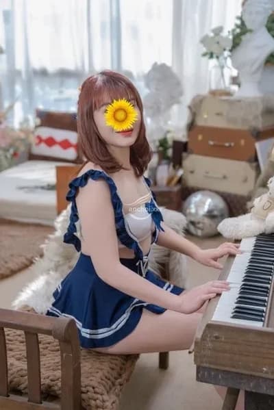 THÚY AN EM GÁI HAY CƯỜI THÂN THIỆN NHẸ NHÀN NHIỆT TÌNH