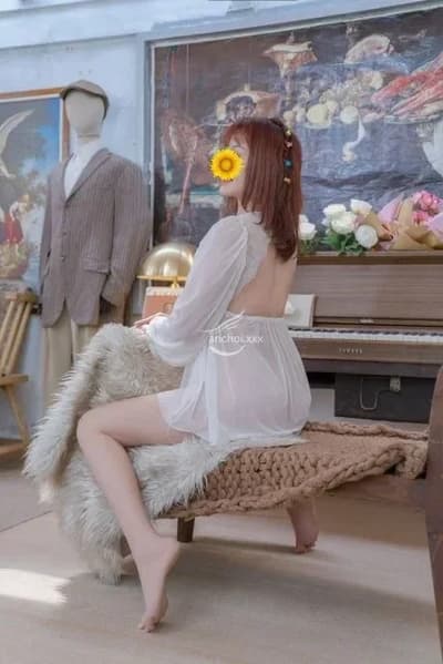 THÚY AN EM GÁI HAY CƯỜI THÂN THIỆN NHẸ NHÀN NHIỆT TÌNH