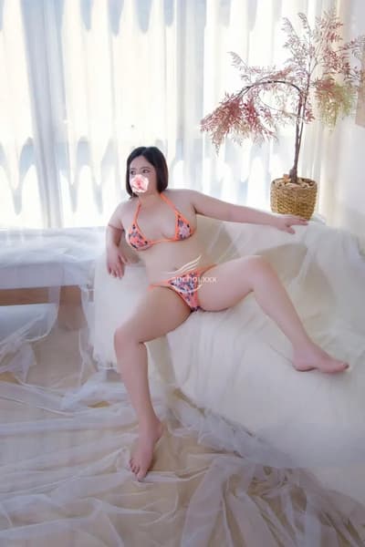 GÁI DÂM PHƯƠNG TỔNG_ LÀM TÌNH BAO PHÊ CHIỀU KHÁCH NHƯ THƯỢNG ĐẾ