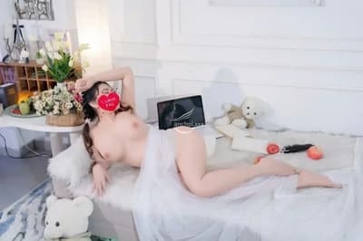 QUỲNH NHI ĐẲNG CẤP  GÁI HỒI XUÂN RỰC RỠ