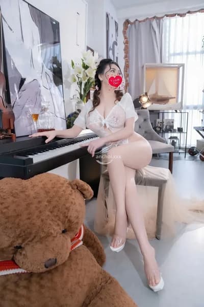 QUỲNH NHI ĐẲNG CẤP  GÁI HỒI XUÂN RỰC RỠ