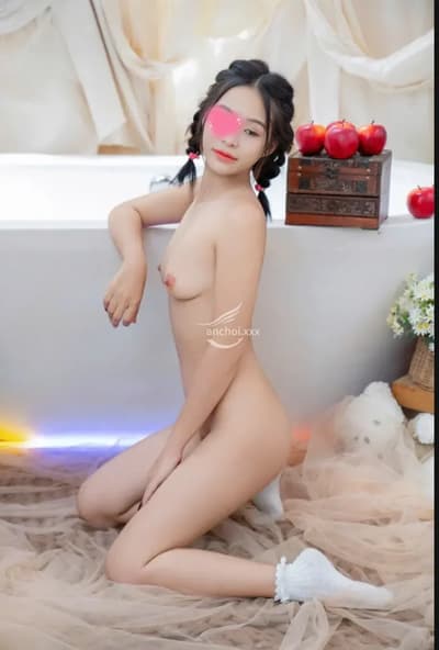 GÁI TEEN KIỀU TRANG _Khuôn Mặt Dễ Thương_Body Gợi Cảm Rất Đáng Yêu