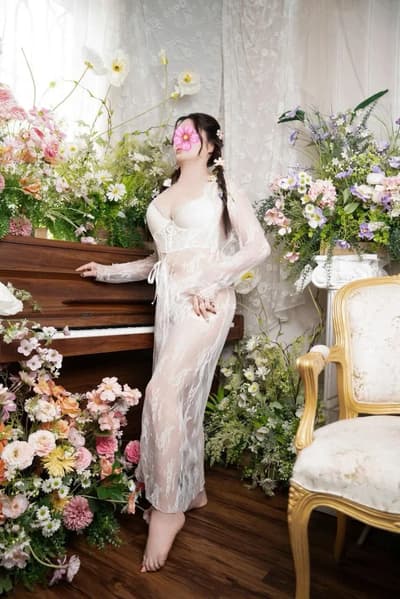 Trà My nhận some hai nữ một nam