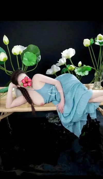 BÉ DÂU_ VÚ TO XINH DÂM NGOAN CHIỀU KHÁCH