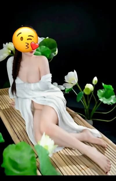 BÉ DÂU_ VÚ TO XINH DÂM NGOAN CHIỀU KHÁCH