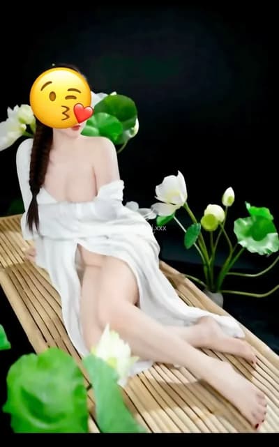BÉ DÂU_ VÚ TO XINH DÂM NGOAN CHIỀU KHÁCH