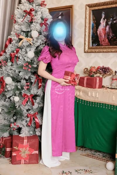 Uyển Chi duyên dâm bờ môi quyến rũ