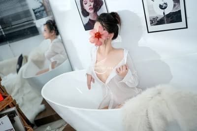 LiLi ngực to Bím múp thần dâm
