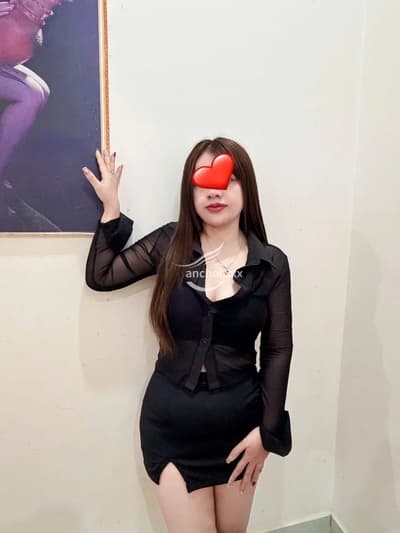 Bích Phương _ Gái xinh chiều khách