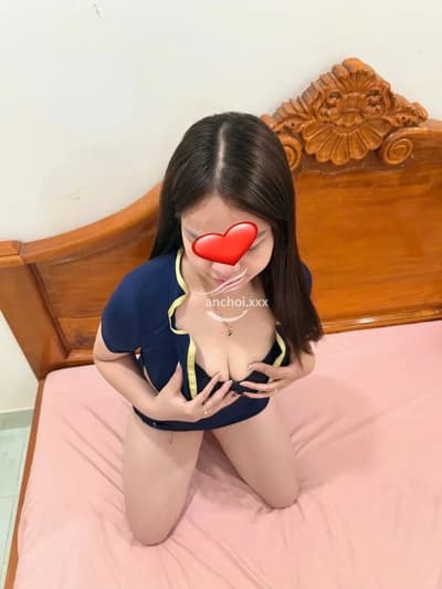 Bích Phương _ Gái xinh chiều khách