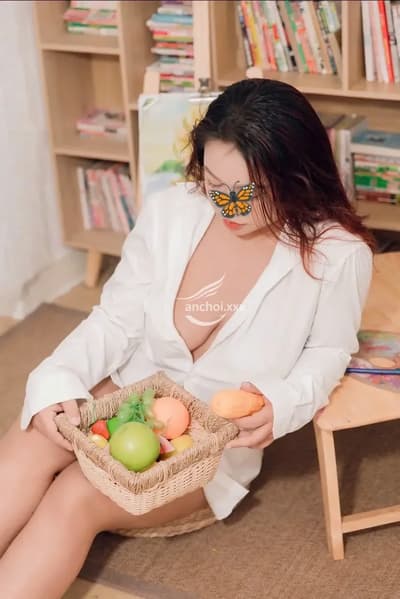 BÉ NHI_NON TƠ XINH DÂM PHỤC VỤ VUI VẺ