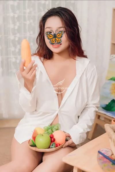 BÉ NHI_NON TƠ XINH DÂM PHỤC VỤ VUI VẺ
