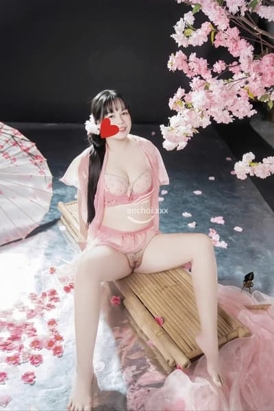 MINH THƯ_XINH DÂM PHỤC VỤ VUI VẺ