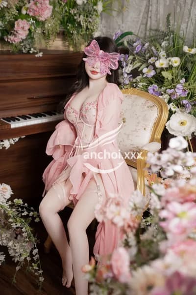 Linh linh _ baby girl mặt xinh _ vú to hàng thật 100% căng tròn vui vẻ dễ thương