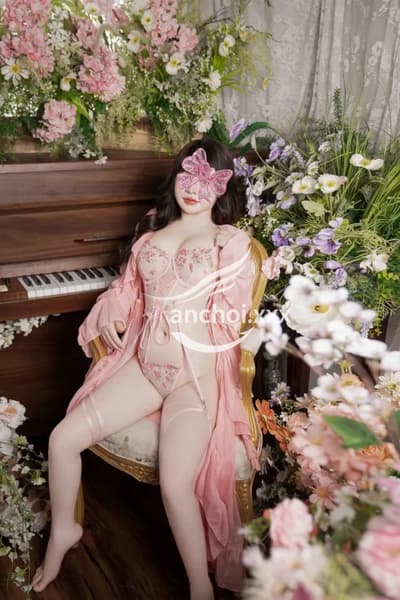 Linh linh _ baby girl mặt xinh _ vú to hàng thật 100% căng tròn vui vẻ dễ thương