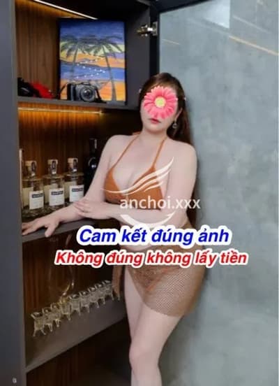 Phương Trang - Vú to'Bướm mướt, yêu chiều khách
