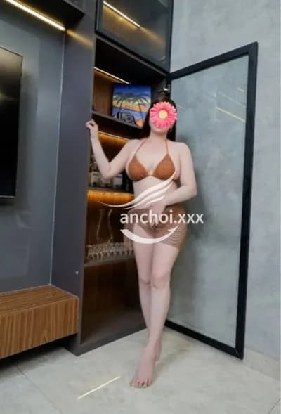 Phương Trang - Vú to'Bướm mướt, yêu chiều khách