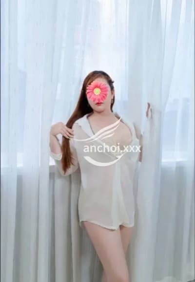 Phương Trang - Vú to'Bướm mướt, yêu chiều khách