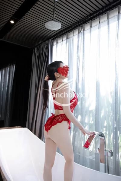 Quỳnh Anh - Dễ Thương , Cuốn Hút Dịch Vụ Chất Lượng