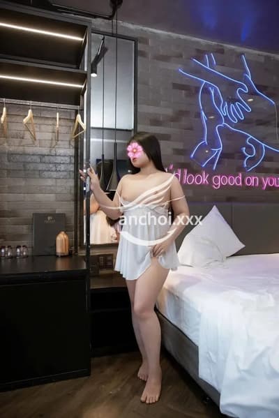 Bé Kem Cô Nàng Dâm Dãng , Chiều Khách 