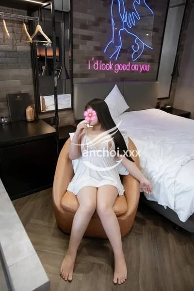 Bé Kem Cô Nàng Dâm Dãng , Chiều Khách 
